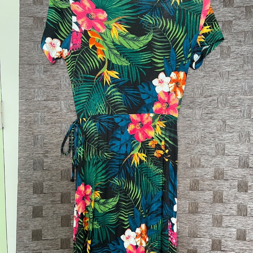 Popular Basics Tropical Faux-Wrap Maxi Dress – Size M - Picture 8 of 10